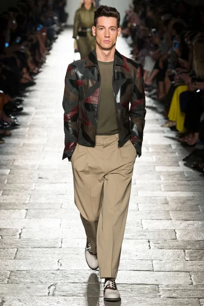 Look 7